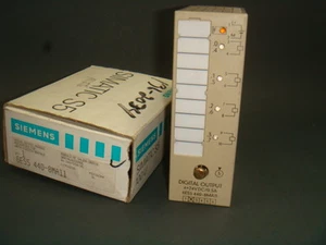 NEW SIEMENS 6ES5-440-8MA11, OUTPUT MODULE, 4POINT, 24VDC, NON-FLT .5AMP S5, NIB - Picture 1 of 9