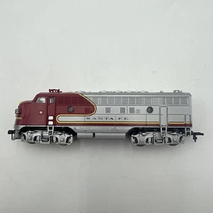 WALTHERS HO SCALE SANTA FE EMD F7A DIESEL LOCOMOTIVE #330 - TESTED - Picture 1 of 22