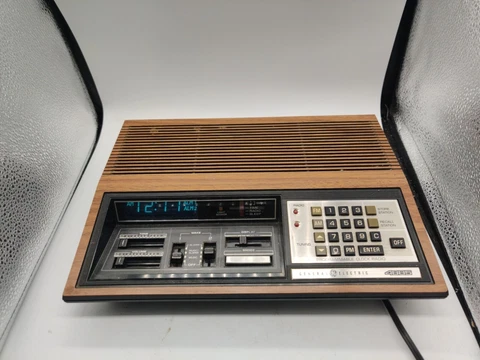 General Electric 7-4885 Alarm Clock Radio (GE, digital) Cover
