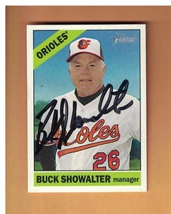 Buck Showalter AUTOGRAPHED 2015 TOPPS HERITAGE BASEBALL CARD SIGNED BALTIMORE - Picture 1 of 1