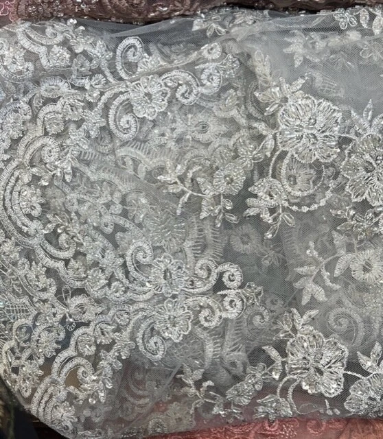 Tela de encaje de malla floral con bordado con cuentas a mano - 52" - Se vende por yarda Foto 1 de 1