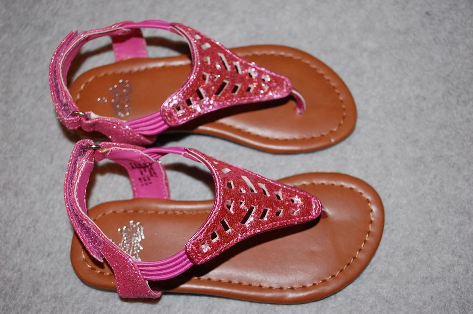 Ребенка ясельного возраста девочек туфли розовый блестящий V-ремень стринги сандалии легко Fastn размер 7 8 10 11 - Изображение 1 из 1