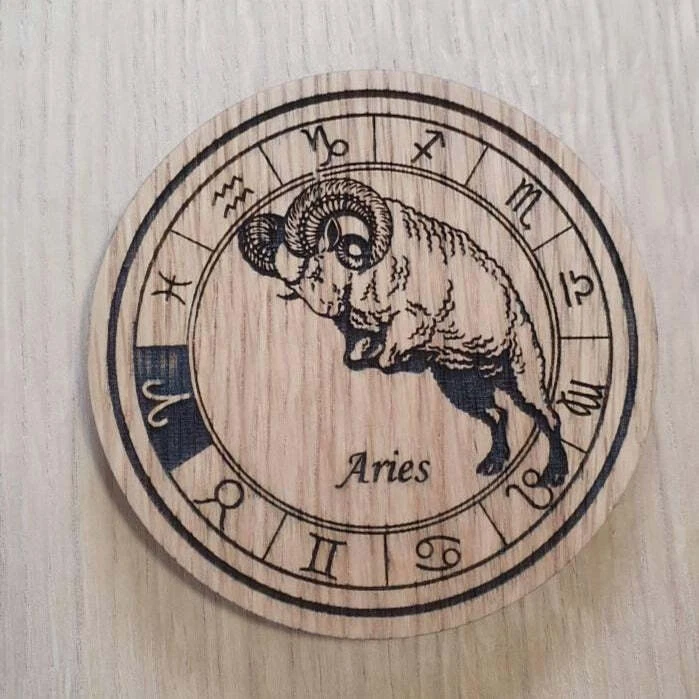 Montaña rusa de madera cortada con láser. Signos del zodiaco Aries signo estelar Foto 1 de 1