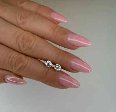 Aretes de oro con pasador de 1 quilate corte redondo D/VVS1 diamante cultivado en laboratorio oro blanco de 14 k Foto 1 de 4