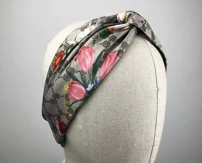 Diadema elástica cruzada de satén de moda Foto 1 de 2