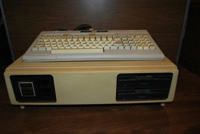 Computadora personal Radio Shack Tandy TRS-80 modelo 2000 26-5103 con cable de teclado Foto 1 de 4