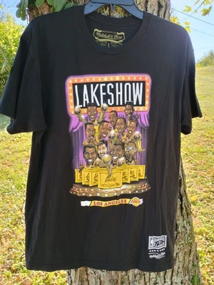 Los Angeles Lakers Mitchell & Ness NBA Lake Show Graphic Print L T-shirt - Image 1 of 4