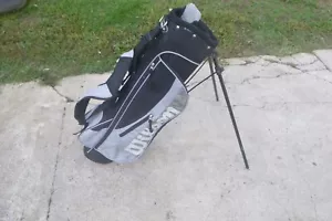 Wilson Jr Stand Borsa da Golf Nero/Grigio 4 Vie 4 Tasche - Foto 1 di 9