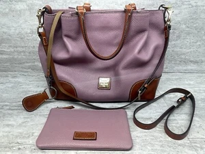Dooney & Bourke Handtasche Brenna Mauve Pebble Grain Crossbody R036C mit Geldbörse - Bild 1 von 24