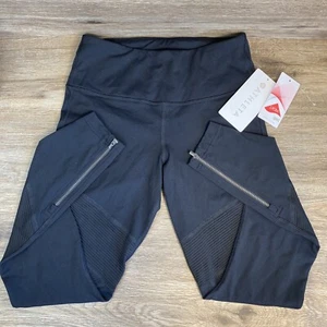 Leggings ATHLETA Sophia Street Moto vita alta zip alla caviglia traspiranti taglia SMALL NUOVI CON ETICHETTE NUOVI - Foto 1 di 14
