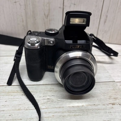 Fujifilm FinePix S8100fd 10MP Digital Bridge Camera 18x Optical Zoom - Working - Image 1 of 4