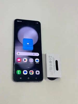 Samsung Galaxy Z Flip5 (SM-F731W) - 256GB Unlocked Graphite - Doesn't Open Flat - Image 1 of 4