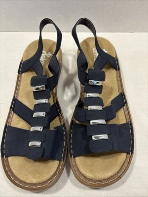 Sandálias femininas Rieker Regina - Tamanho EUA 8 /UE40 preto com detalhes em metal - Imagem 1 de 4