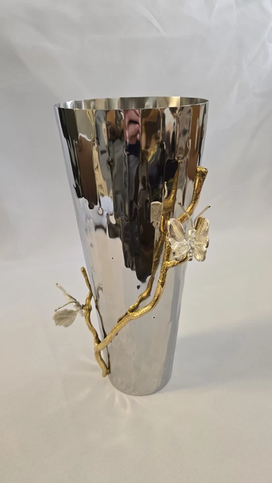 Jarrón de metal plateado de lujo - Rama dorada y mariposa de cristal - Elegante decoración del hogar  Foto 1 de 2