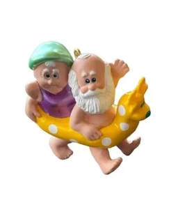 1998 The Clauses On Vacation Hallmark Keepsake Ornament Christmas T13 - Picture 1 of 12