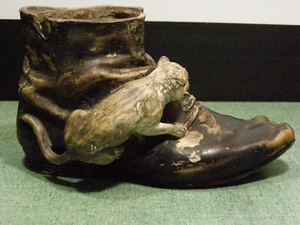 ANTIQUE CAT CHASING MOUSE IN SHOE TERRA COTTA MATCH SAFE, HUMIDOR - Picture 1 of 12