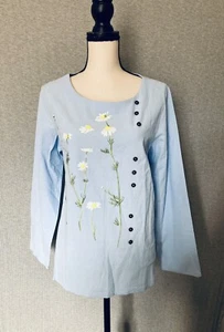 C.O.Z.Y. Top Pullover Size Medium Baby Blue Daisies Long Sleeve Cotton NWT - Picture 1 of 9