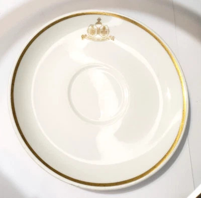 Mayer China Restaurant Ware Manger Hay Adams Saucer for Cup White with Gold 6" - Изображение 1 из 4