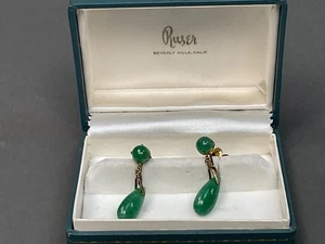 VINTAGE SIGNED GUMPS GUMP'S GREEN JADE AVENTURINE PEAR TEARDROP EARRINGS. NICE! - Picture 1 of 10