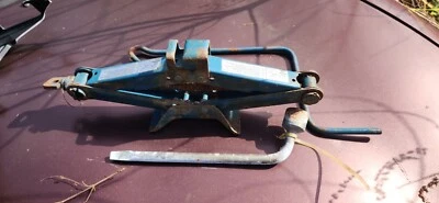 1993 mazda miata комплект запасных шин, домкрат, ручка и зажимной гаечный ключ - Изображение 1 из 3