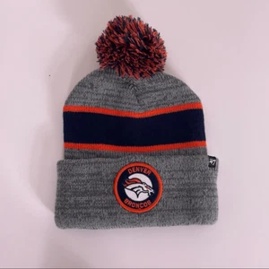Chapeau d'hiver 47 Denver Broncos gris avec logo bleu marine et orange à pompons - Photo 1/5