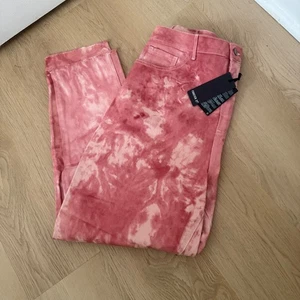 Forever 21+ Plus Size Pink Tie Dye High Waisted Raw Hem Jeans 0X NWT - Picture 1 of 8