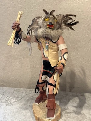 复古美洲原住民印第安猫头鹰 Kachina 娃娃 14 英寸 Hopi Herb Komayose 毛毛羽毛 — 第 1/4 张图片