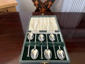 GEFASSTES SET MIT 6 STERLINGSILBER KAFFEELÖFFELN (SHEFFIELD-1924) 6 X 6 GM - Bild 1 von 5