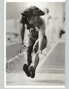 Foto de prensa de salto largo atleta estadounidense Martha Watson @ Montreal 1976 - Imagen 1 de 2