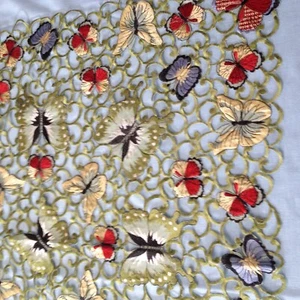 Vintage Schmetterling Cutwork - Deckchen - Tischläufer - Tischdecke - 33" x 33" - Bild 1 von 4