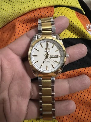 Reloj Cuarzo Orient Dorado Dos Tonos  Foto 1 de 4