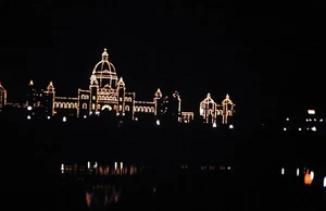 Orig 50er Jahre Dia, Schloss bei Nacht - Lichter auf Architektur - Kodachrome - Bild 1 von 1