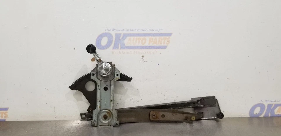 1985 CHEVY MONTE CARLO MANUAL DOOR WINDOW REGULATOR FRONT RIGHT PASSENGER - Image 1 of 4