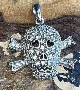 Sterling Silver 925 Diamonique Skull & Crossbones Pendant With Heart Detail - Picture 1 of 5