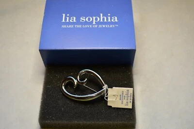 PIN BROCHE CORAZÓN DESPLAZAMIENTO "Abragable" LIA SOPHIA 1 1/2" PLATEADO -NUEVO EN CAJA Foto 1 de 2
