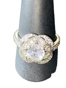 Round Cubic Zirconia Flower Ring Size 9 Jewelry New Without Tags - Picture 1 of 7