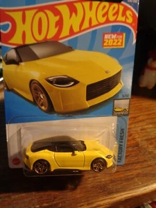 HOT WHEELS 2022 NISSAN Z PROTO ( YELLOW ) LOOK ! - Picture 1 of 1