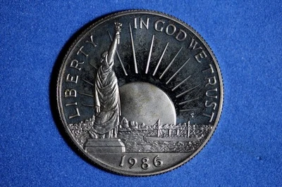 1986 S Clad Proof Statue of Liberty Commemorative Half Dollar #M24579 - Image 1 of 2