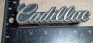 Cadillac um '84 silber auf schwarz Kühlergrill Emblem 1624421 {6166} - Bild 1 von 9