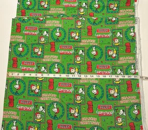 NEU Peanuts Snoopy Weihnachten 100 % Baumwolle Flanell Stoff - HALBER YARD - auf grün - Bild 1 von 2