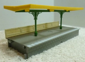 Hornby Platform with Canopy Wall & Metal Upright Supports ~ OO Gauge * - Picture 1 of 4