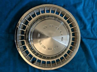 Dodge Challenger 1972-1976, cargador, dardo o furgoneta tapacubos 14"" Foto 1 de 4