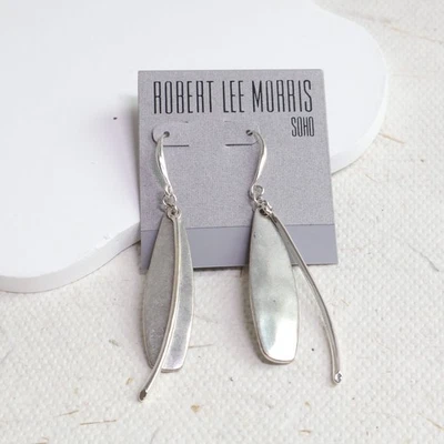 Pendientes colgantes modernos Robert Lee Morris chapados en plata hoja Foto 1 de 2