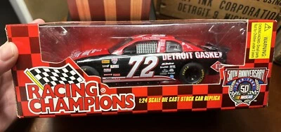 1998 Racing Champions 1:24 MIKE DILLON #72 Detroit Gasket-Chevrolet Monte Carlo - Image 1 of 4