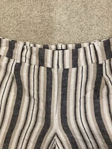 Ann Taylor Factory Shorts Women’s Blue White Striped Linen Size 8 - Picture 1 of 4