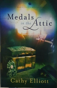 Annie's Attic Mysteries MEDAILLEN AUF DEM DACHBODEN Cathy Elliott ZEB3 - Bild 1 von 2