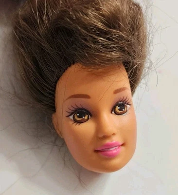 ТОЛЬКО ГОЛОВА БАРБИ ТЕРЕЗА 1990-е ЧЕЛКА КАРИЕ ГЛАЗА ДЛЯ ЗАМЕНЫ ИЛИ УНИКАЛЬНАЯ КУКЛА - Изображение 1 из 4