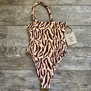 Neu mit Etikett Stone Fox Swim One Shoulder High Cut Brazilian Tiger Print Badeanzug XS - Bild 1 von 5