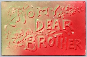 Vintage Grüße an meinen lieben Bruder schwere geprägte Airbrush 1908 alte Postkarte - Bild 1 von 2