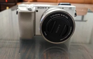 Sony A6100 Digital Camera + 16-50mm Lens Kit White (Preowned) - Picture 1 of 1